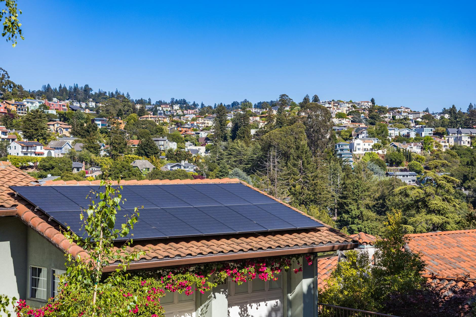 How Rooftop Solar Influences Household Cooling Patterns